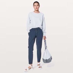 EUC Lululemon On The Fly Pant *Woven 28"
True Navy Size 4